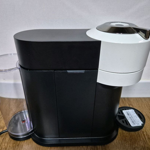 네스프레소 버추오 넥스트 기기 판매합니다.