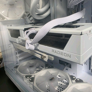 라데온 rx 9070 pure 화이트 그래픽카드 일주일사용 팝니다