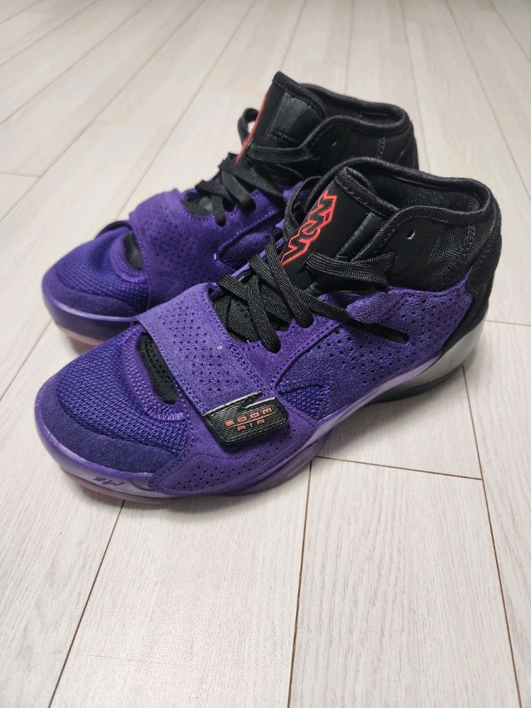 나이키 조던 자이언 2 PF 코트 퍼플 블랙 사이즈250오염 하자없이 깨끗해요^^바닥닳음 거의 없어요세탁해뒀어요 이미지