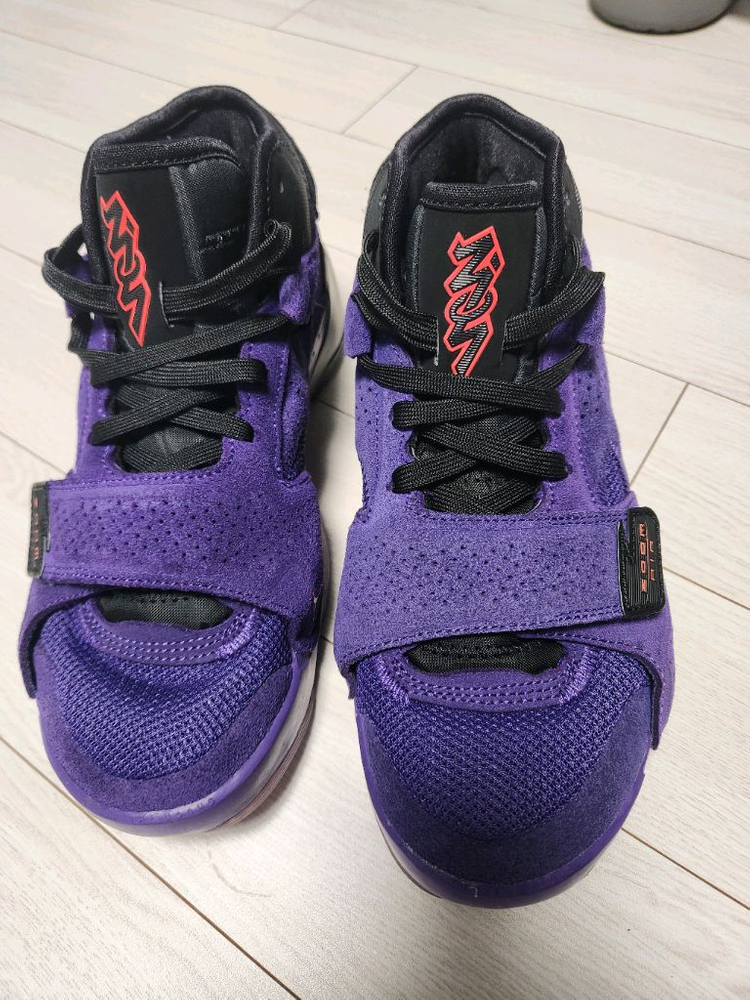 나이키 조던 자이언 2 PF 코트 퍼플 블랙 사이즈250오염 하자없이 깨끗해요^^바닥닳음 거의 없어요세탁해뒀어요 이미지