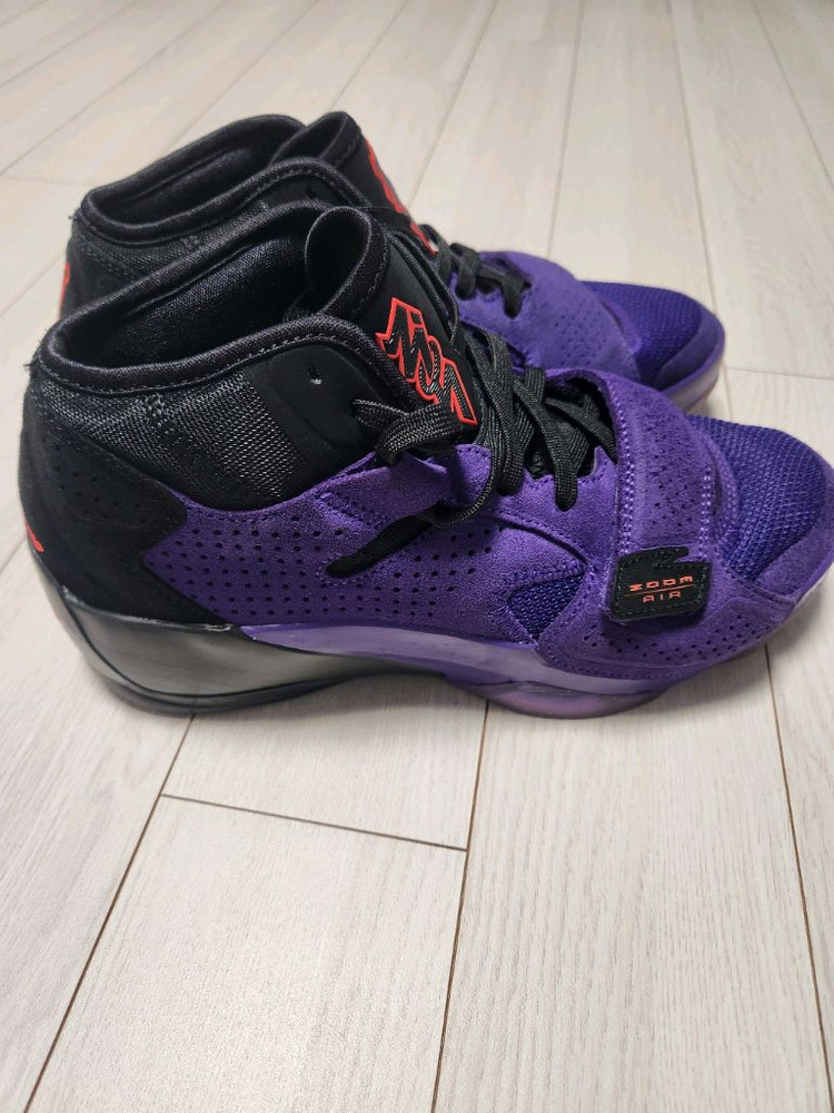 나이키 조던 자이언 2 PF 코트 퍼플 블랙 사이즈250오염 하자없이 깨끗해요^^바닥닳음 거의 없어요세탁해뒀어요 이미지