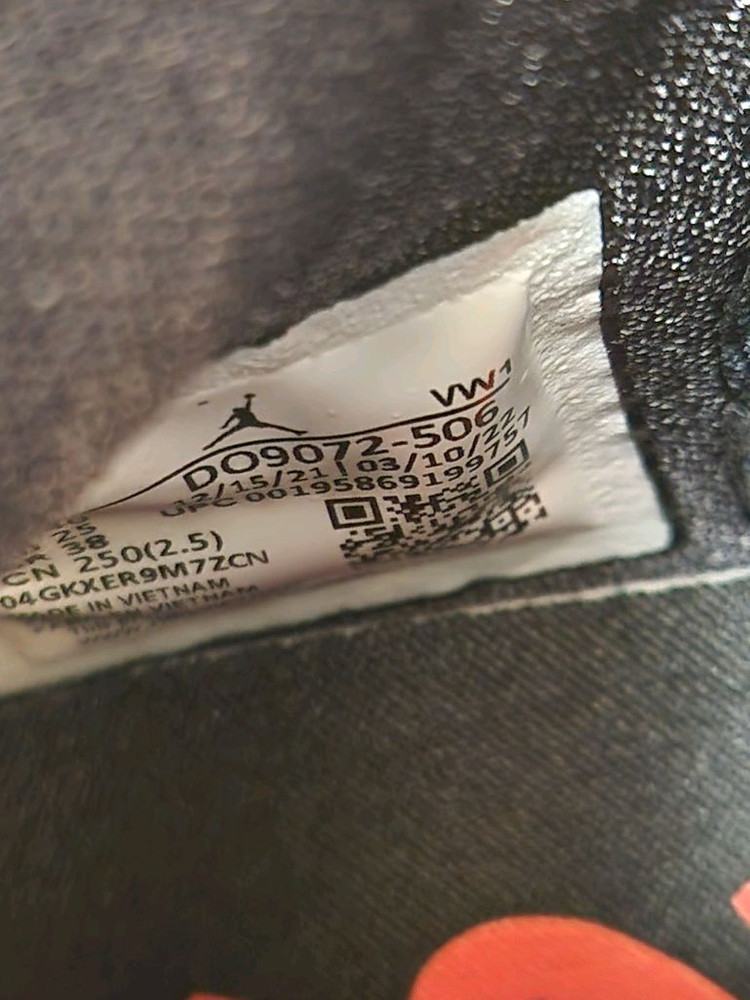 나이키 조던 자이언 2 PF 코트 퍼플 블랙 사이즈250오염 하자없이 깨끗해요^^바닥닳음 거의 없어요세탁해뒀어요 이미지