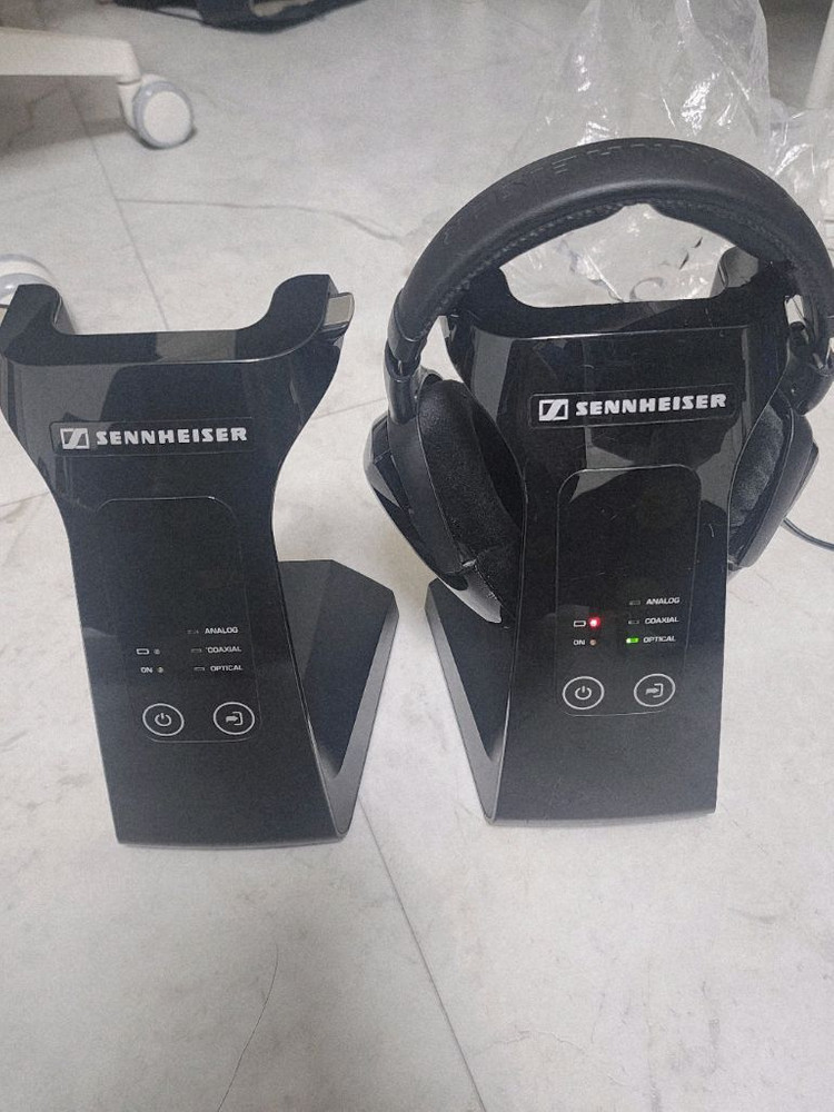 젠하이져 무선헤드폰 RS220 팝니다--4