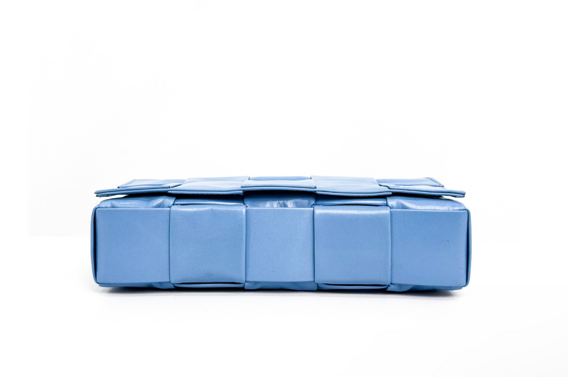 보테가베네타 유광 레더 카세트백 크로스백 윈드스웹트--4