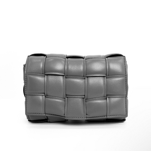 보테가베네타 패디드 레더 크로스백 카세트백 스몰 그레이
