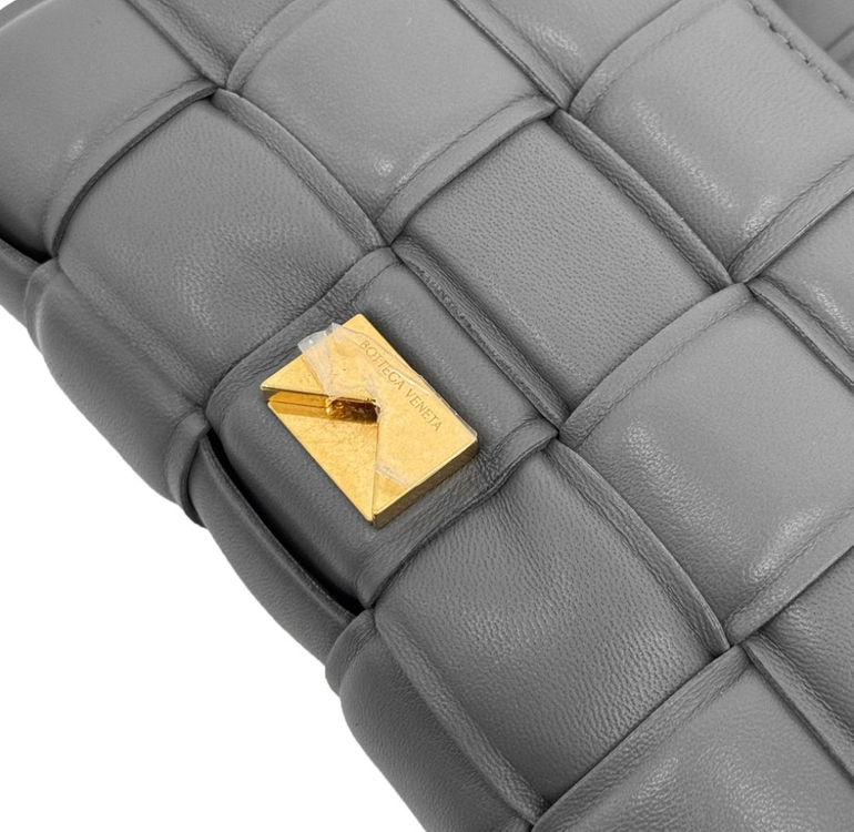 보테가베네타 패디드 레더 크로스백 카세트백 스몰 그레이--5