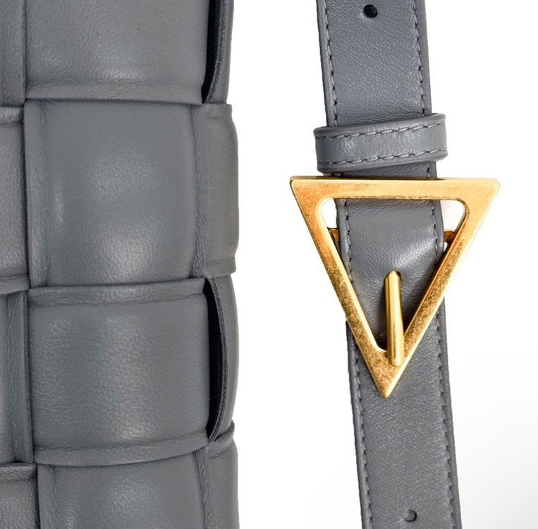 보테가베네타 패디드 레더 크로스백 카세트백 스몰 그레이--6