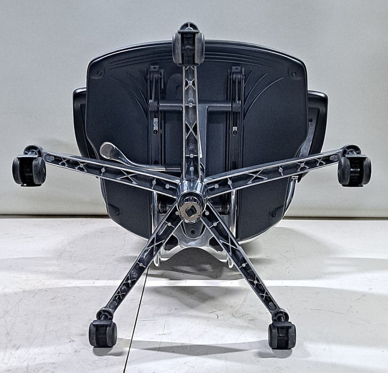 휴먼스케일 프리덤 태스크 가죽 의자--3