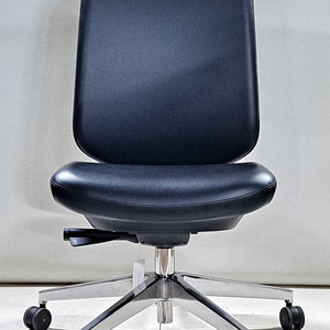 허먼밀러 베루스 가죽 의자