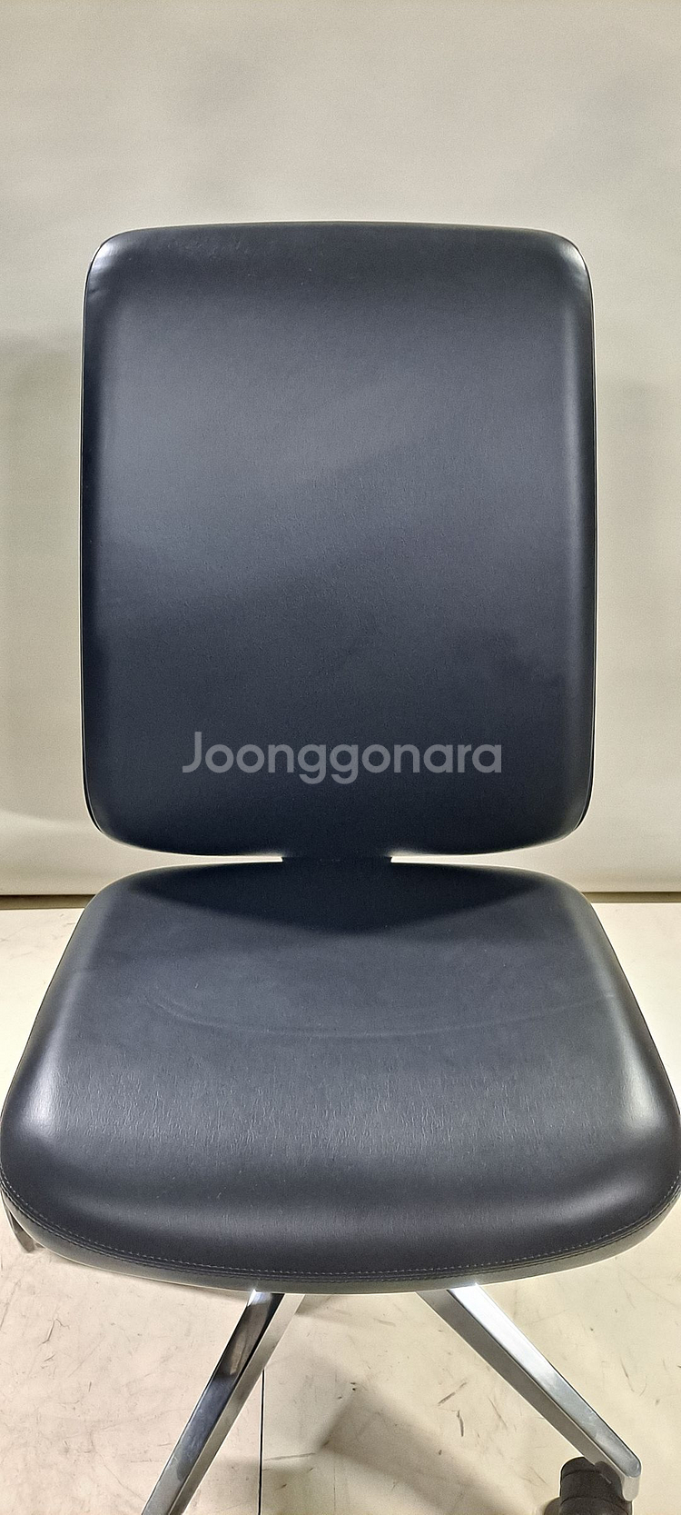 허먼밀러 베루스 가죽 의자--4