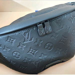 모노그램 엠보싱 벨트백 M46036