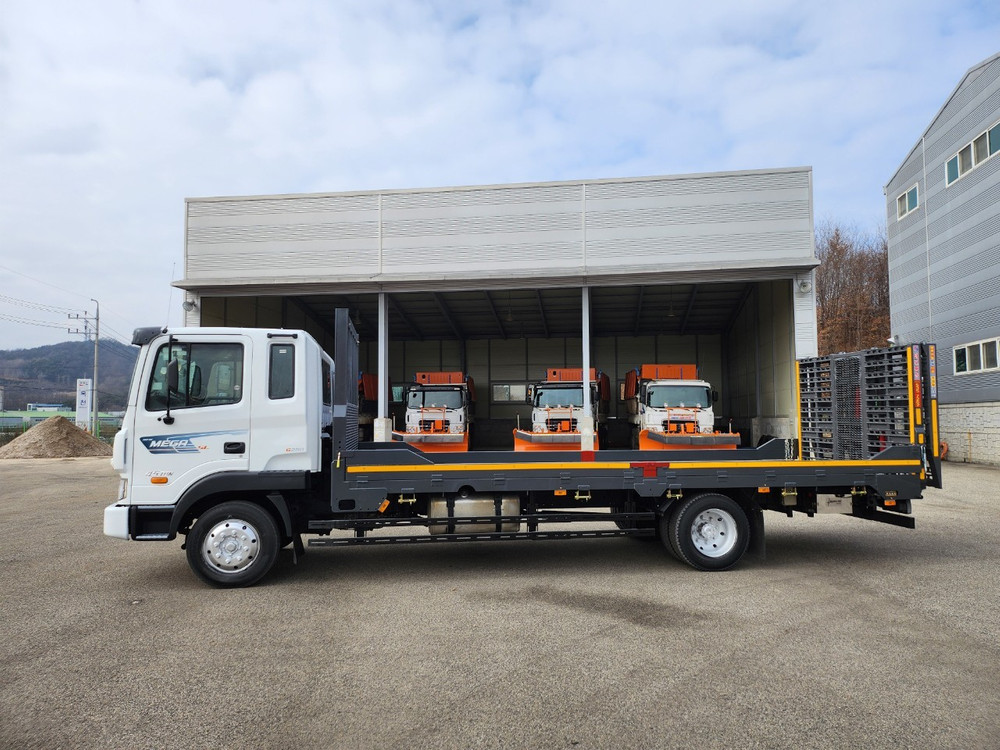 현대 메가4 5톤 저상 사다리 트럭 이미지