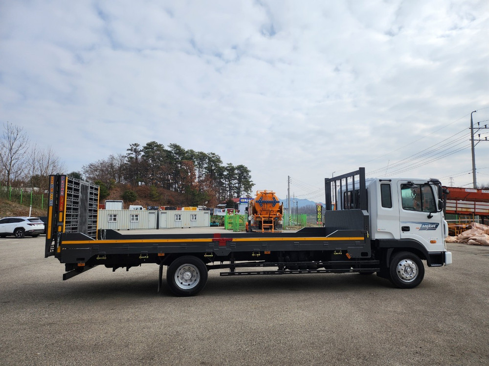 현대 메가4 5톤 저상 사다리 트럭 이미지