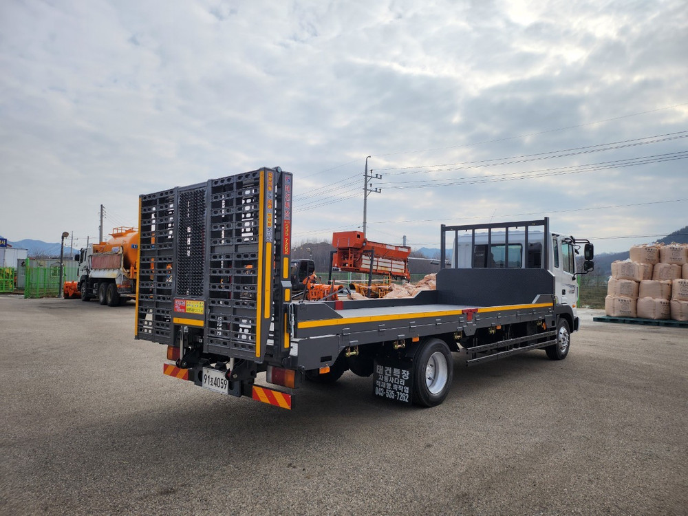 현대 메가4 5톤 저상 사다리 트럭 이미지