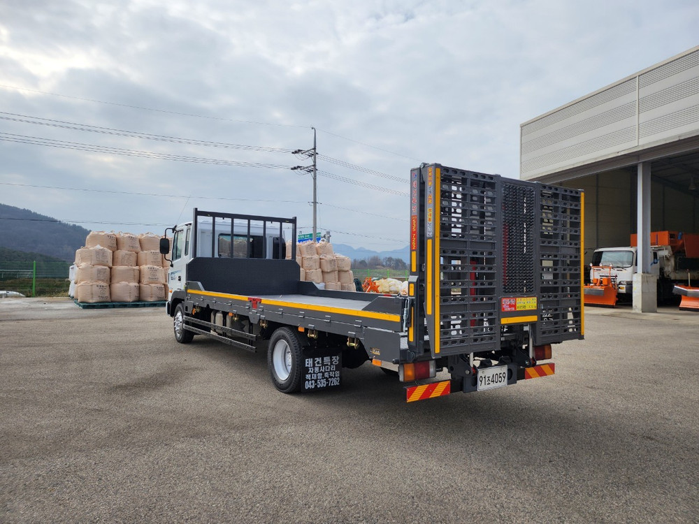 현대 메가4 5톤 저상 사다리 트럭 이미지