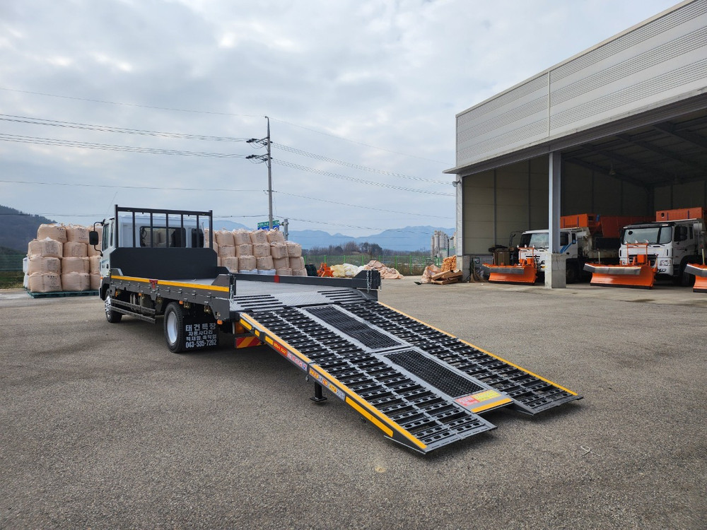 현대 메가4 5톤 저상 사다리 트럭 이미지