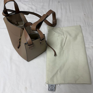 로에베 해먹백 컴팩트 베이지