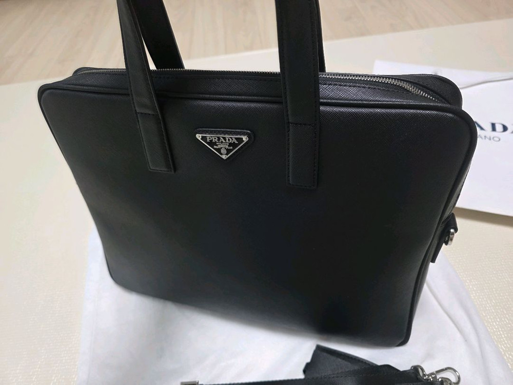 프라다 사피아노 레더 서류가방(정품x)--1