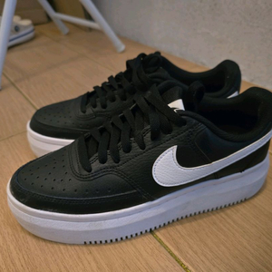 나이키 코트 비전 알타 신발 팔아요(2601