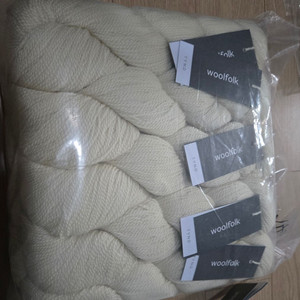 울포크틴드, 엠야크베이비야크레이스