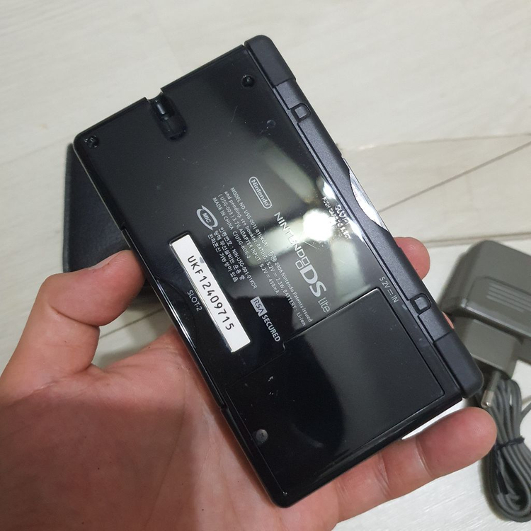 닌텐도 ds lite 게임기와 동물의숲ds팩 판매 이미지