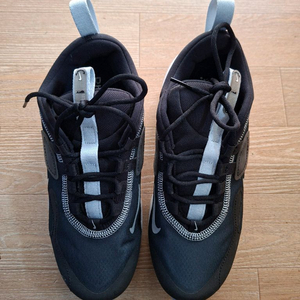 나이키 우먼스 스파크 블랙 앤 퓨어 플래티넘 DJ6945-005 (245mm)