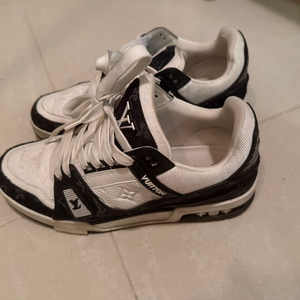 루이비통 트레이너 스니커즈 (범고래) 255, 265 2켤레 이미지