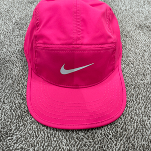 (새상품) 나이키 드라이핏 플라이 언스트럭처 스우시 볼캡 모자 판매합니다