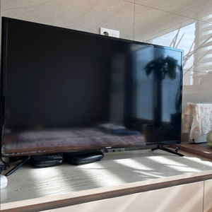 삼성 43인치 스탠드형 TV 판매합니다! (화질 깨끗해요)