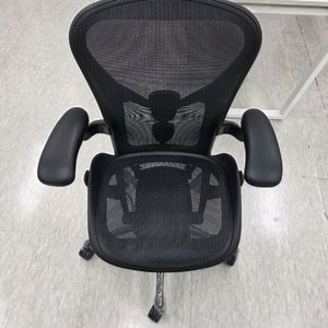 허먼밀러 뉴에어론 풀펑션 오닉스 b사이즈팝니다