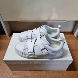 정품 발렌티노 브이펑크 여성스니커즈 운동화 230 235 36사이즈 락스터드 명품 골든구스 구찌 알렉산더맥퀸 마르지