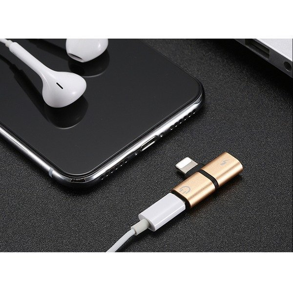 새 금색 차량용 8핀 T 듀얼 젠더 충전기 동시 고속 이미지