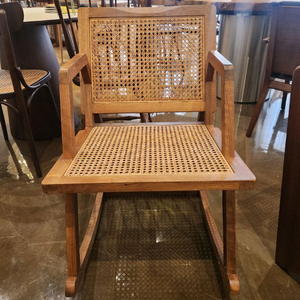 월넛 라탄 락킹 흔들의자 이미지