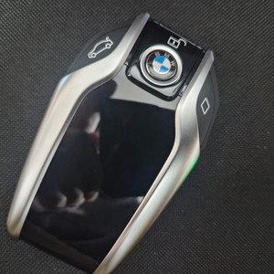 BMW 750Li 2016년식, 디스플레이키 전체 케이스 교체로 완성한 안정적인 복원 작업 이미지