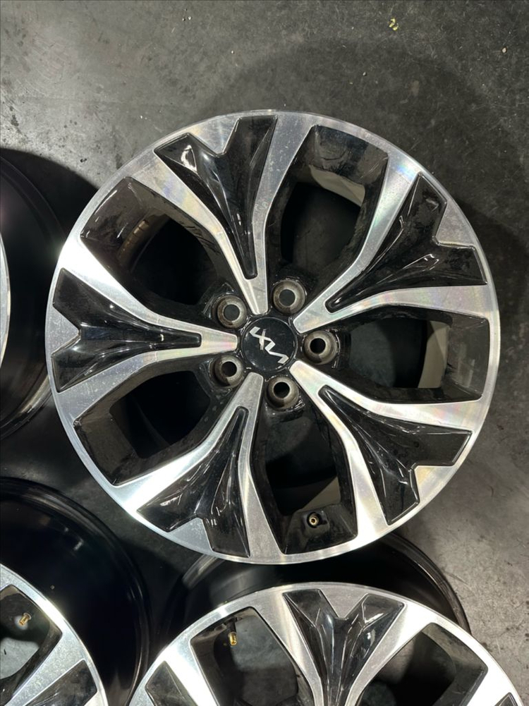 카니발 ka4 18인치 휠 한대분--1