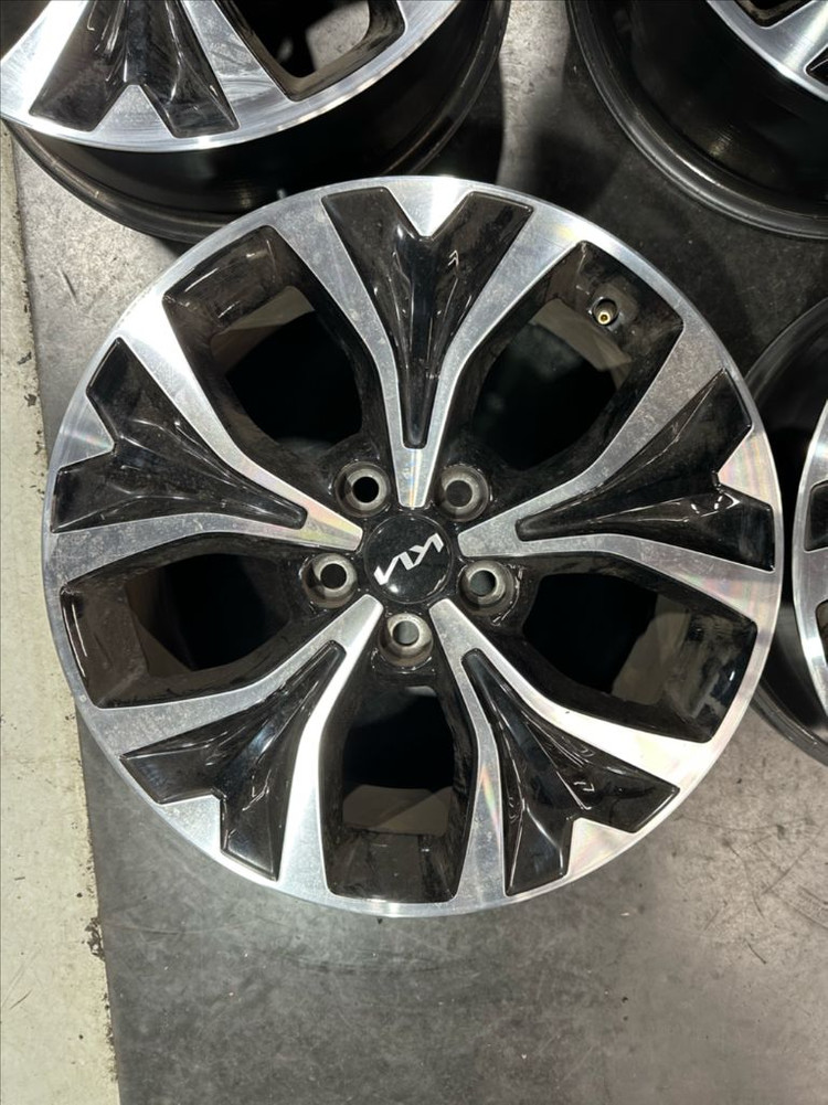 카니발 ka4 18인치 휠 한대분--3