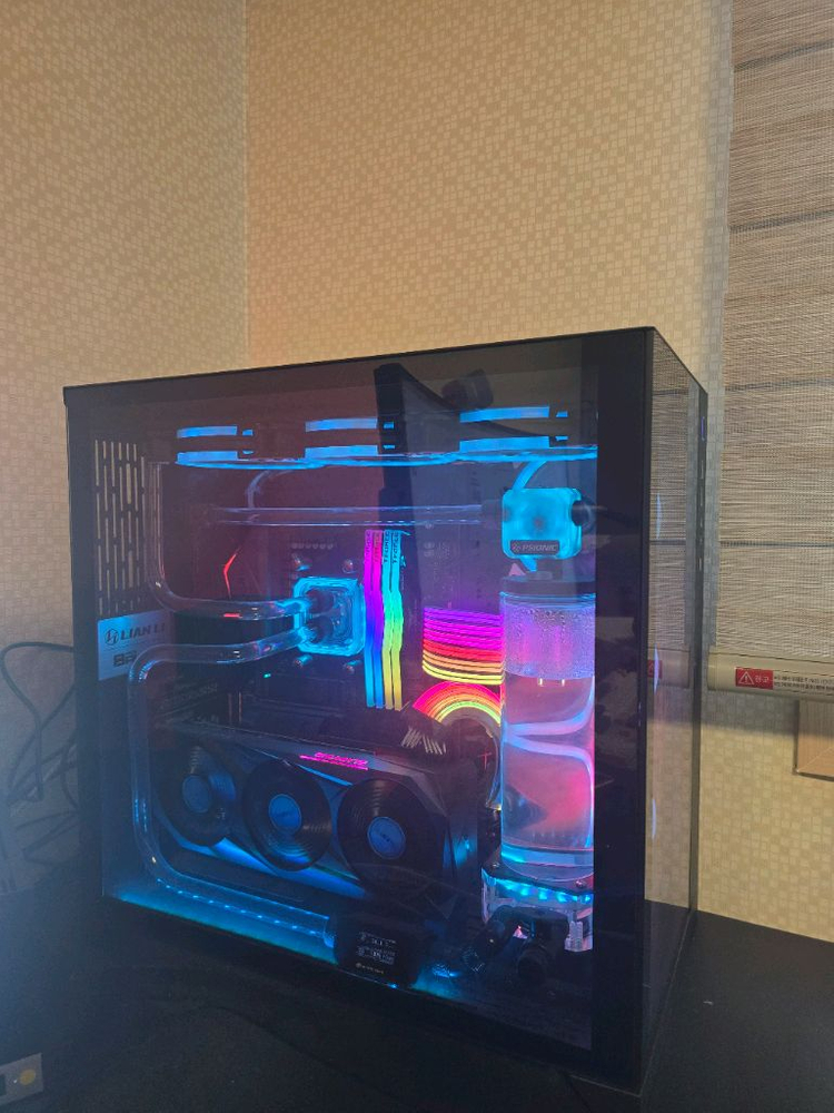 수냉 5900X RTX3070 램64기가 SSD 2테라 팝니다--1