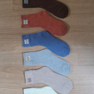 니트 양말 일곱켤레 새것 판매합니다