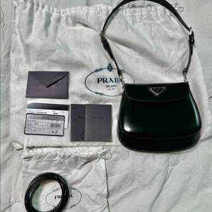 프라다 클레오 브러시드 레더 숄더백 미니