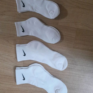 가품 나이키 남자양말 두켤레와 나이키 여성 세켤레와 가품 필라 여성용 발목양말 세켤레 판매합니다