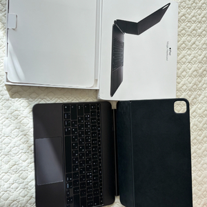 아이패드프로 13형 M4, M5 매직키보드 판매합니다