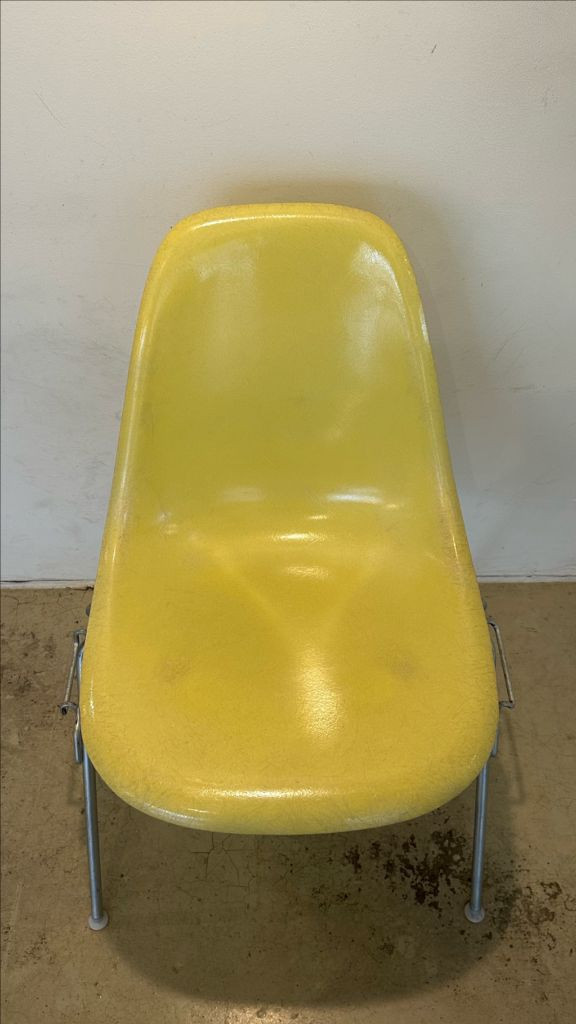 파이버글라스 임스체어 이미지