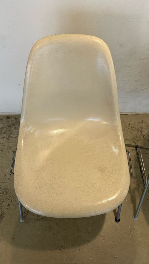 파이버글라스 임스체어 이미지