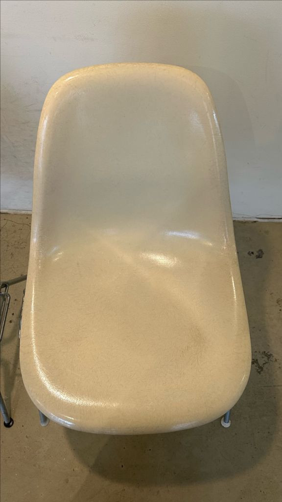 파이버글라스 임스체어 이미지