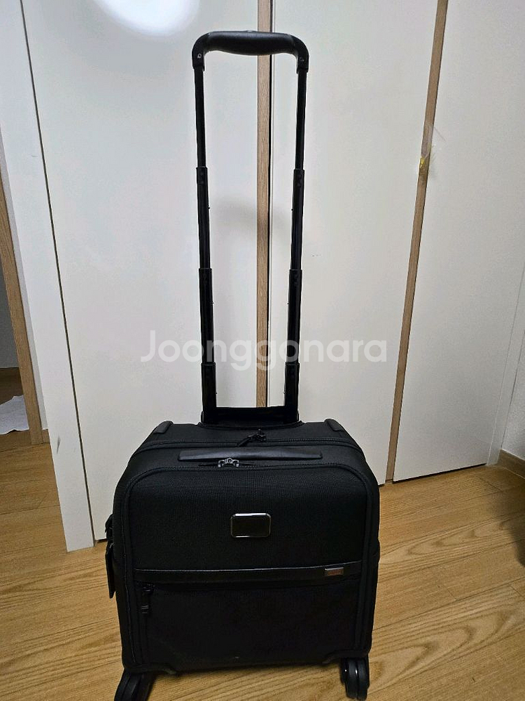 Tumi alpha 3 compact 4 wheel brief 팝니다.--0