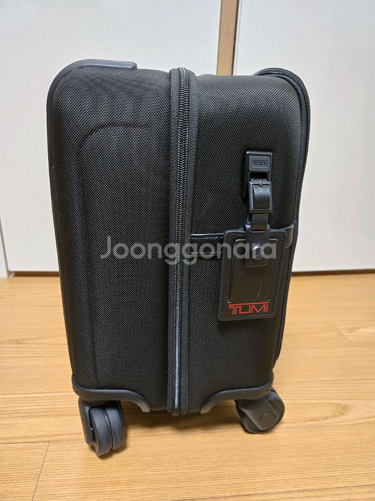 Tumi alpha 3 compact 4 wheel brief 팝니다.--1