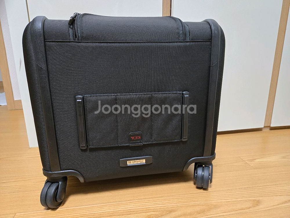 Tumi alpha 3 compact 4 wheel brief 팝니다.--2