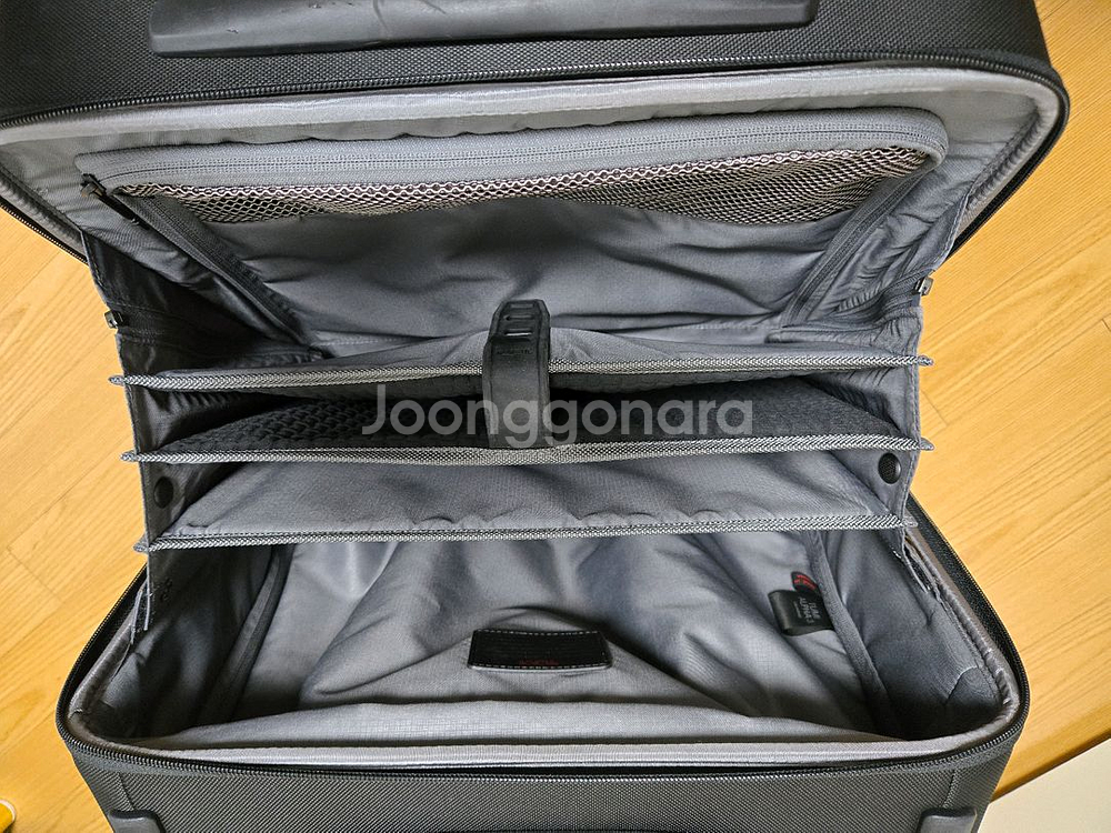 Tumi alpha 3 compact 4 wheel brief 팝니다.--5