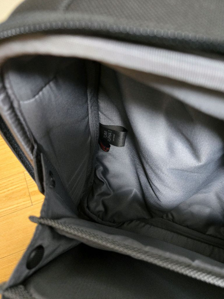 Tumi alpha 3 compact 4 wheel brief 팝니다.--6