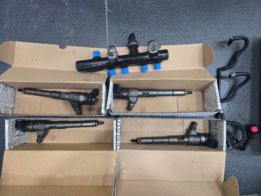 르노 SM6 QM3 클리오 디젤 엔진 인젝터4개 팝니다. 레일포함 (3만킬로주행)--0